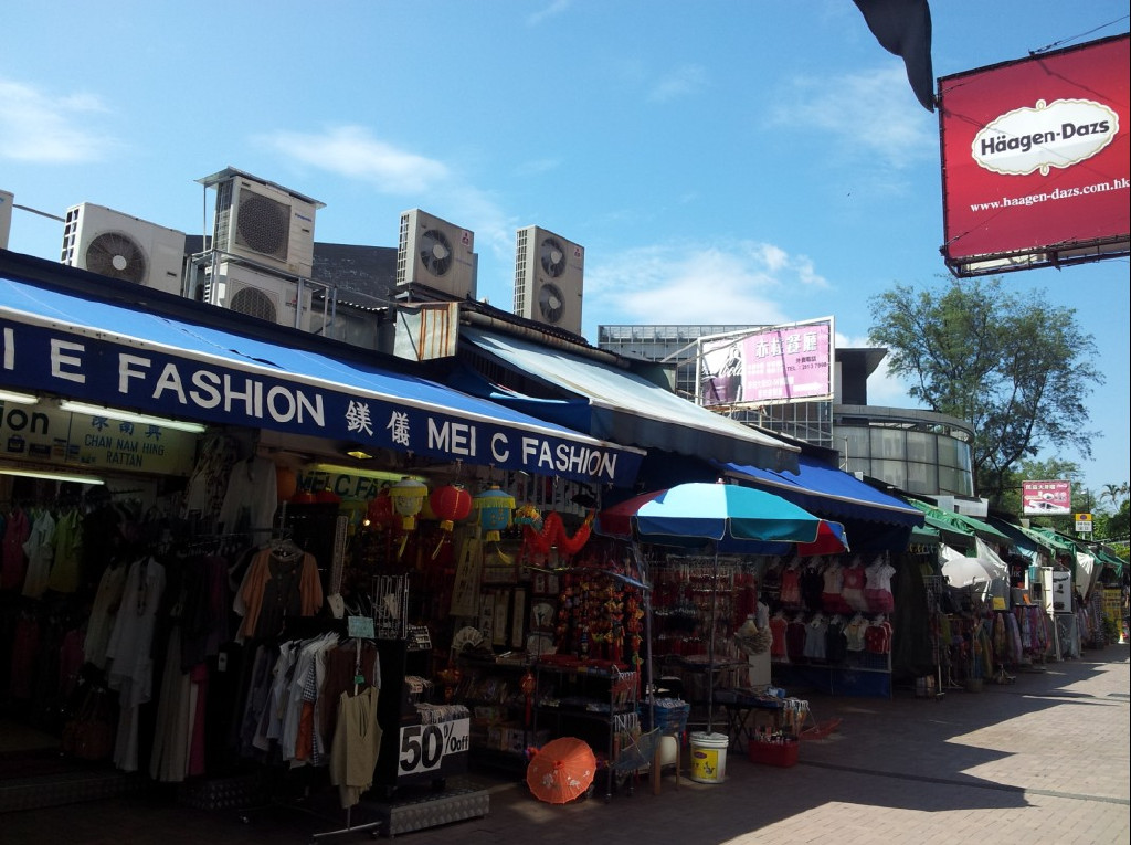 Stanley Market - ideal spot for shopping souvenirs in Hong Kong