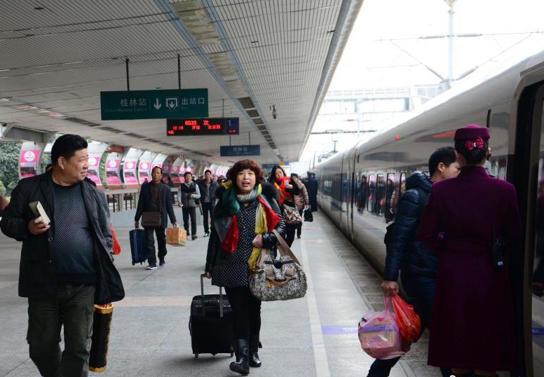 the bullet train G530 set out from Guilin Railway Sation on December 28,2013