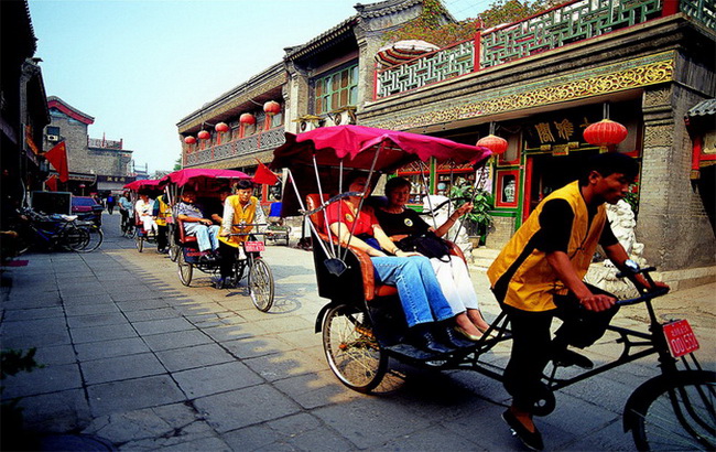 Taking a 3-wheel rickshaw to explore traditional Beijing hutong