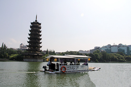 Cruise aroudn Guilin Two River and Four Lakes