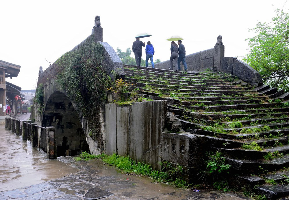 Wanshou Stone Bridge in Daxu ancient town,Guilin