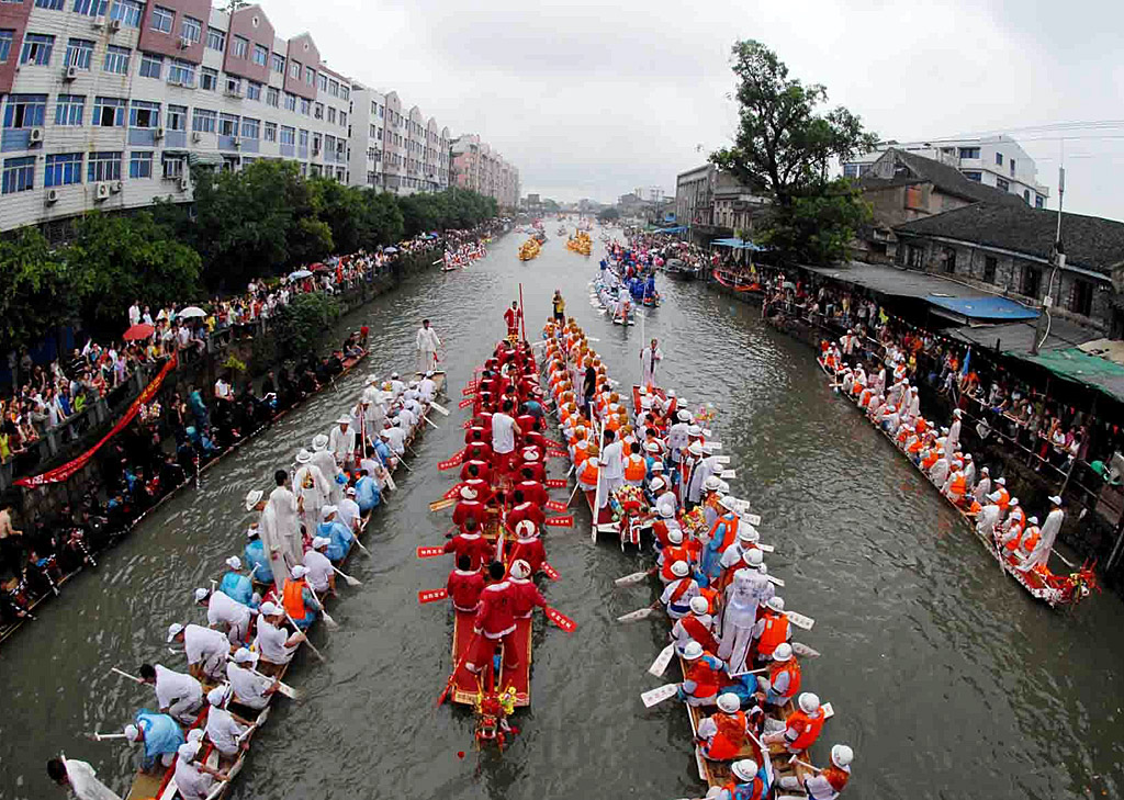 Dragon boat racing for Chinese Duanwu Festival