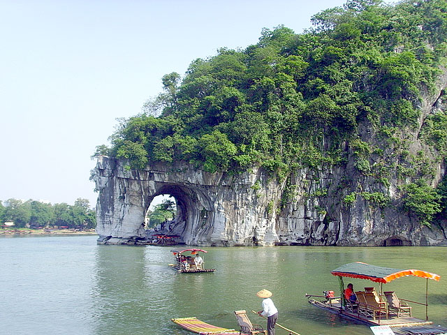 Guilin Elephant Trunk Hill with some tourists boating