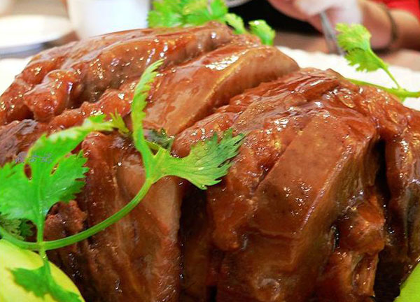 Enjoy the Chinese dishes cooked by yourself in Yangshuo cooking school