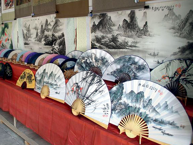 Hand-made painting fan of ancient Fuli town in Yangshuo