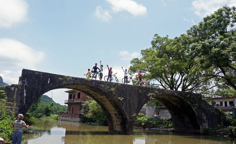 Guilin Bike Tour to Daxu,