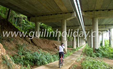 Exclusive Guilin Mountain Bike Tour, Cycling under the Motorway from Guilin to Xing'an