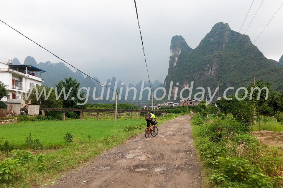 Yangshuo Biking, Biking along the Li River, 