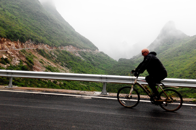 Popular bike route to Yangshuo