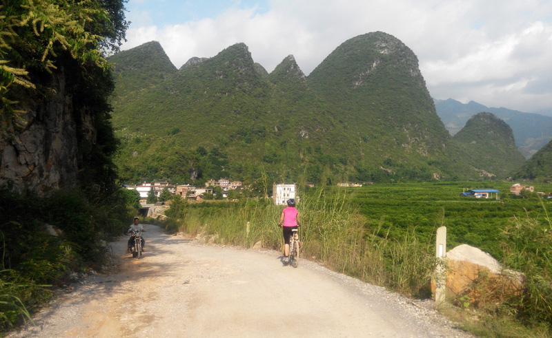 the road from Guilin to Xingping is finishing its rebuilding