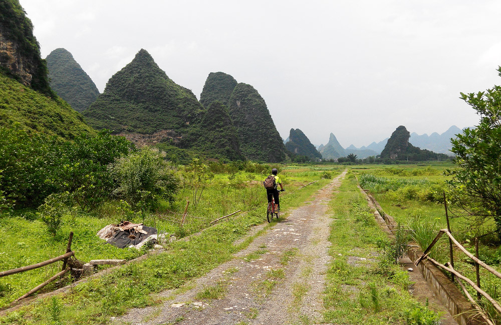 Bike tour around Xingping