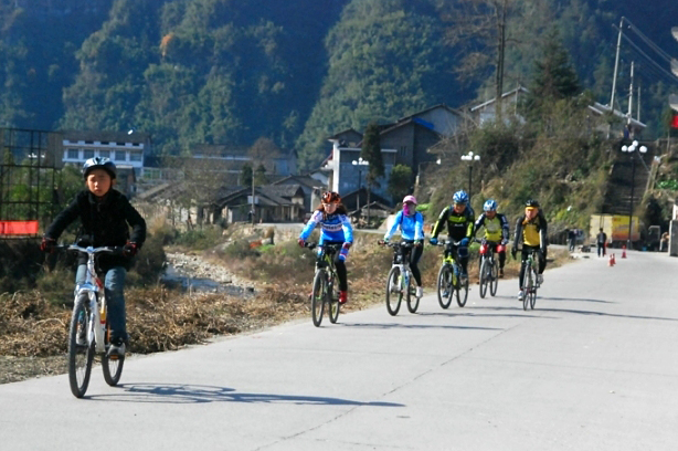 Cycling in Hunan Province Cycling to Zhangjiajie,China cycling tours
