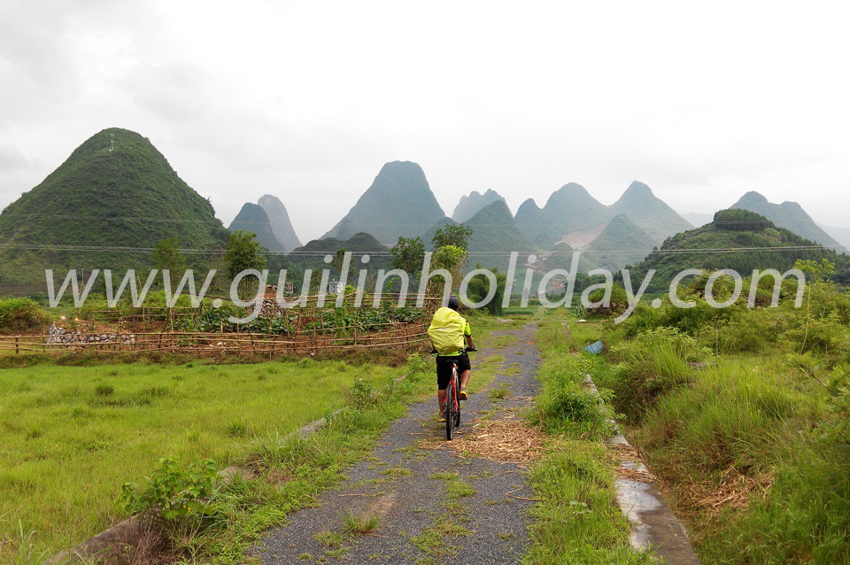 Biking on the backroads of Yangshuo