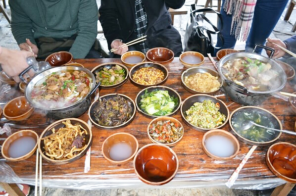Meals in Miao people's restaurants