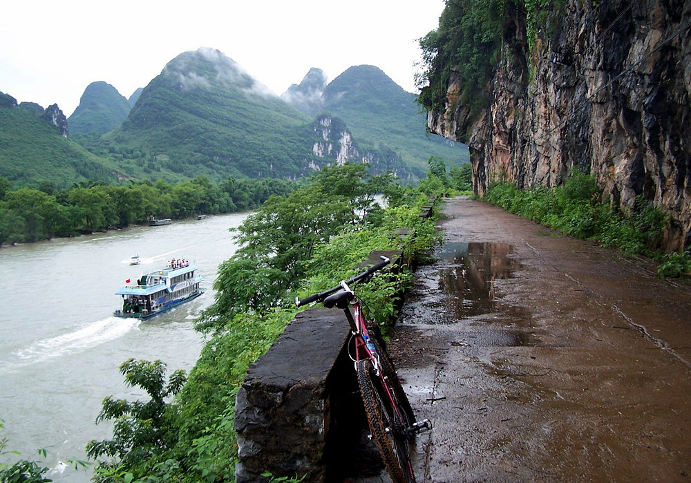 Guilin biking tour from Crown Cave to Xingping Town