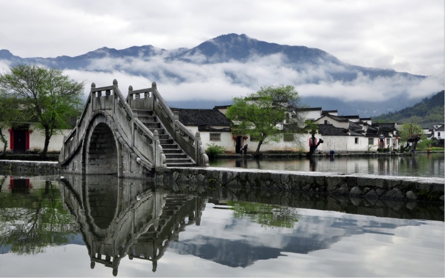 Hong Cun Village is one of the highlights of Huangshan tour