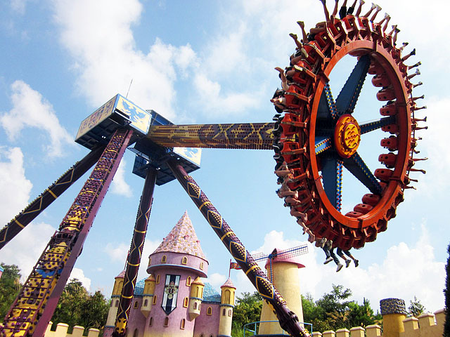 Merryland is a fantastic amusement park in Xingan