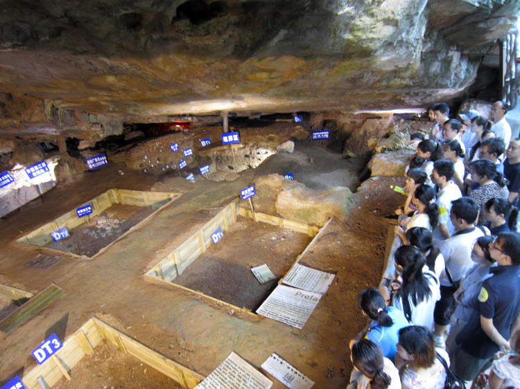 he prehostoric site of Guilin Zengpiyan Cave. 