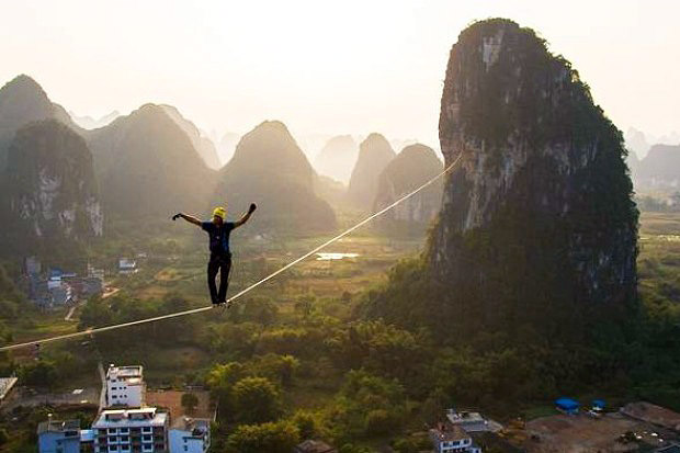 New highline world record set in Yangshuo, China