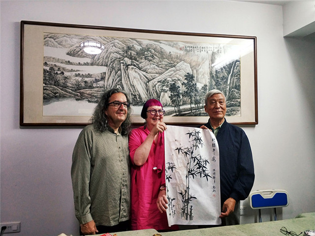 Taking Chinese painting tour in Guilin