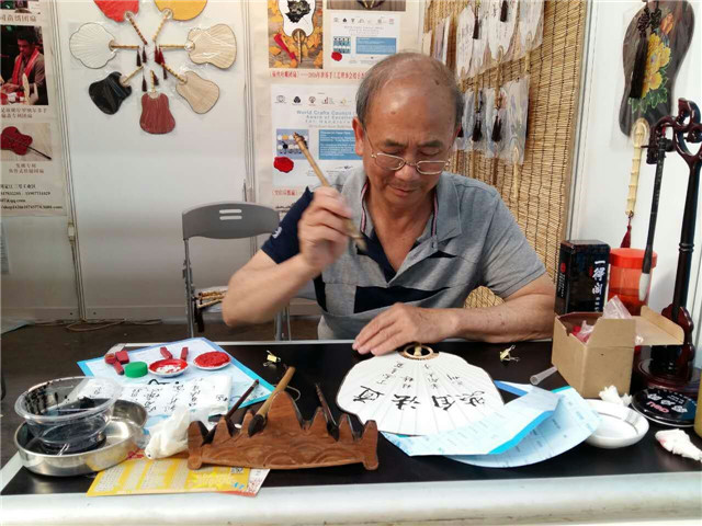 Learn from Chinese painting mater in Guilin