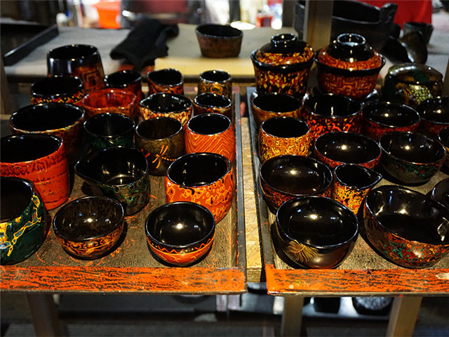 making traditional lacquer ware