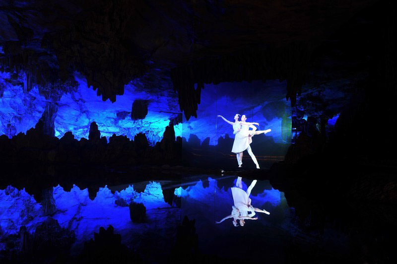 The wonderful performance in Reed Flute Cave