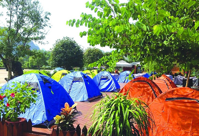 Tent-rooms offered along Yulong River,Yangshuo