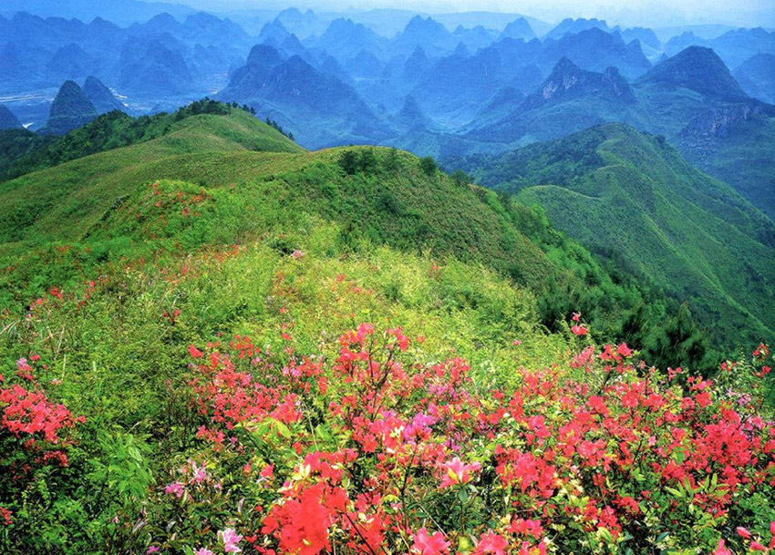 Enjoying the breathtaking landscape of Guilin while playing golf