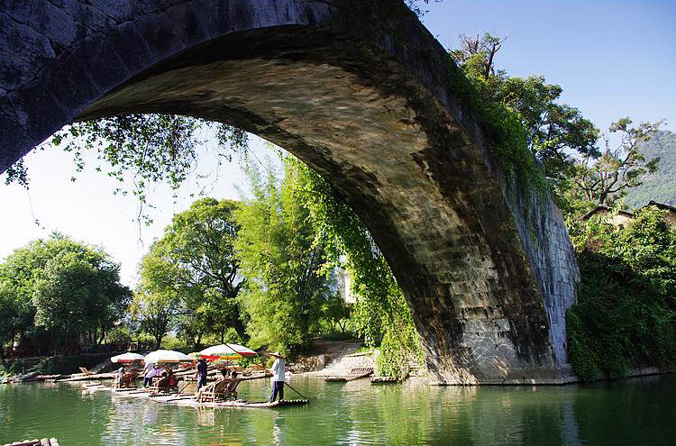 Bamboo rafting on Yulong River,Yangshuo Guilin